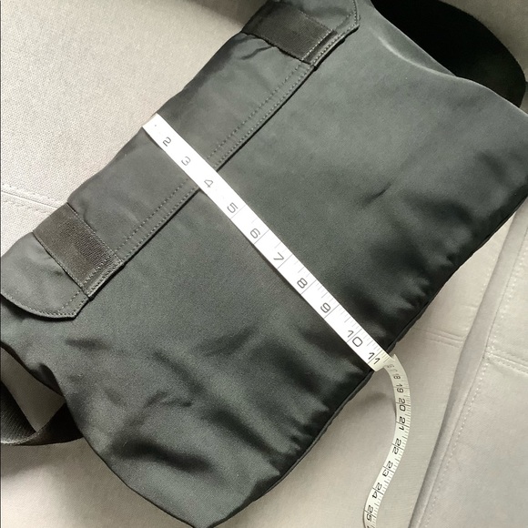 SPACIOUS GUCCI nylon messenger bag 🖤🤍🖤 - Picture 10 of 13